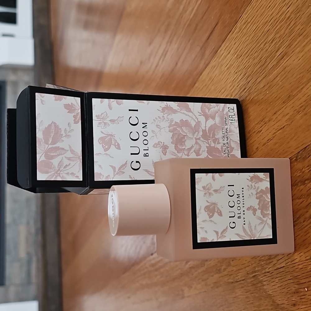Gucci Bloom Eau de Toilette - Soft Pink Elegance